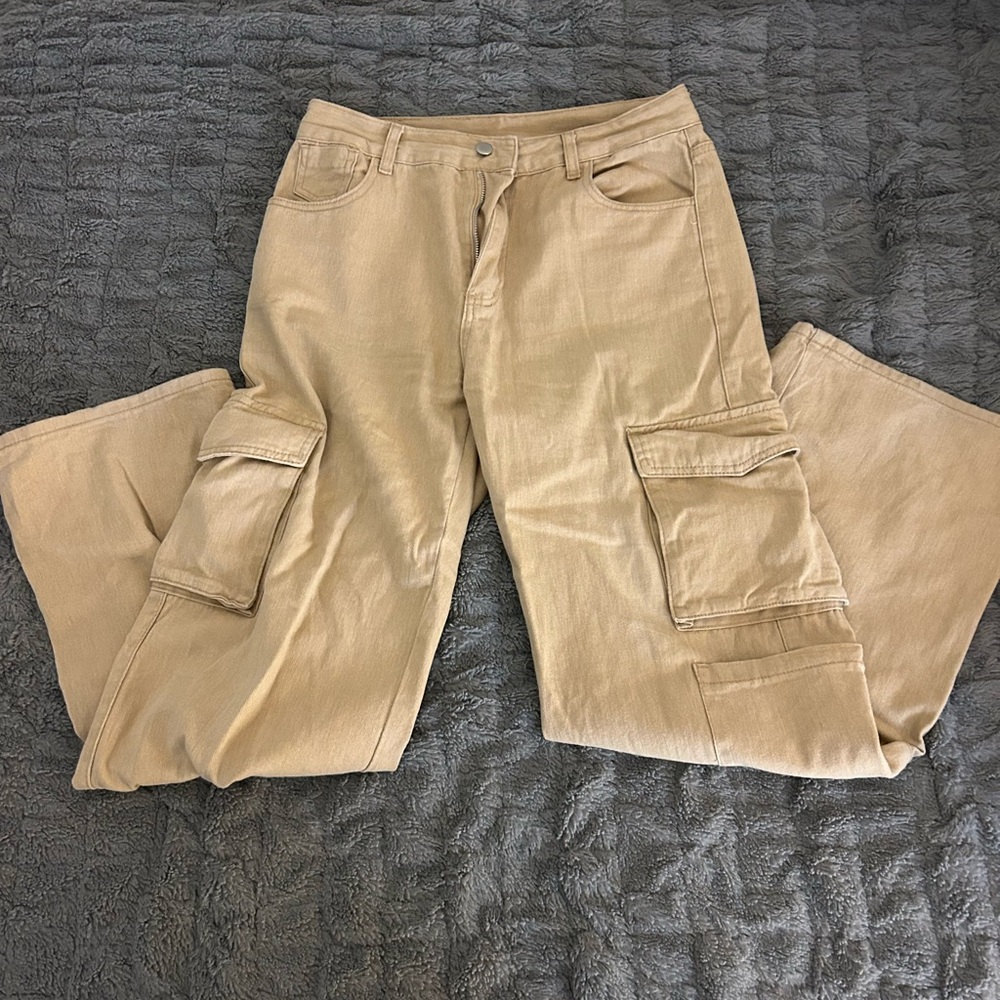 Woman’s Tan Cargo Pants